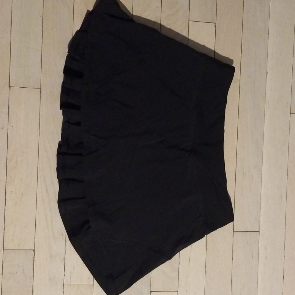 Lululemon black tennis skirt size 4